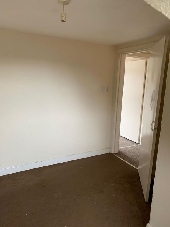 2 bed flat for sale49E Longrow, Campbeltown, Argyll And Bute PA28 photo 2