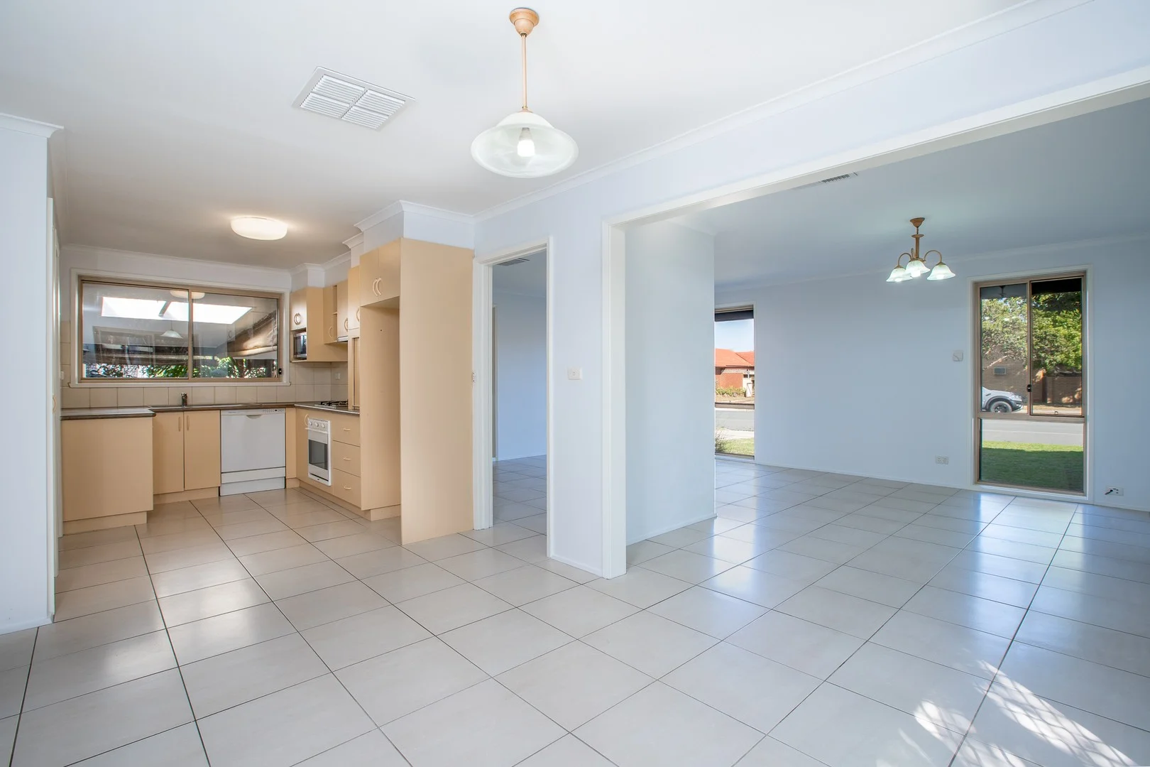 326 Parkland Crescent, Lavington NSW 2641