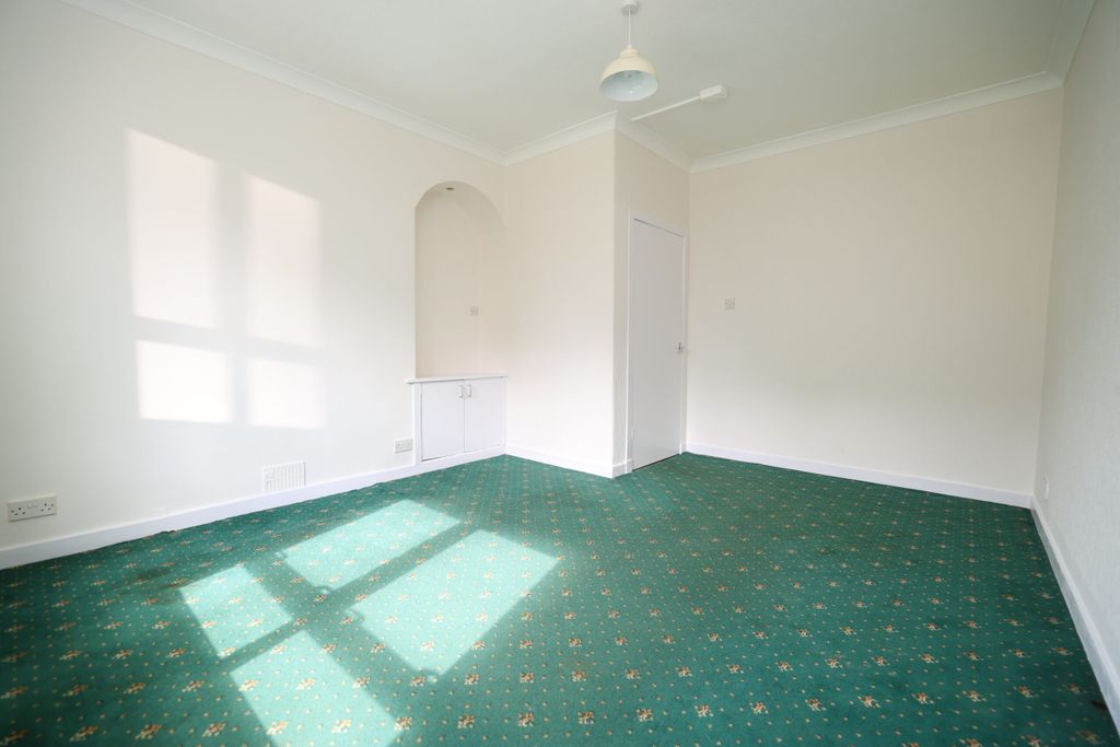2 bed flat for saleKirkbride Crescent, Crosshill KA19 photo 5