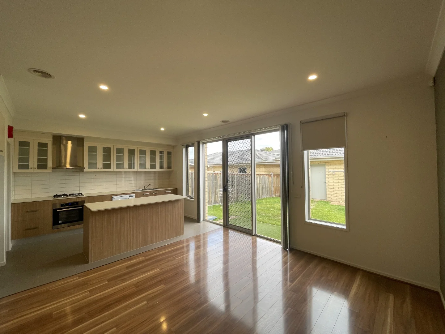 32 Broadbeach Circuit, Point Cook VIC 3030 photo 4