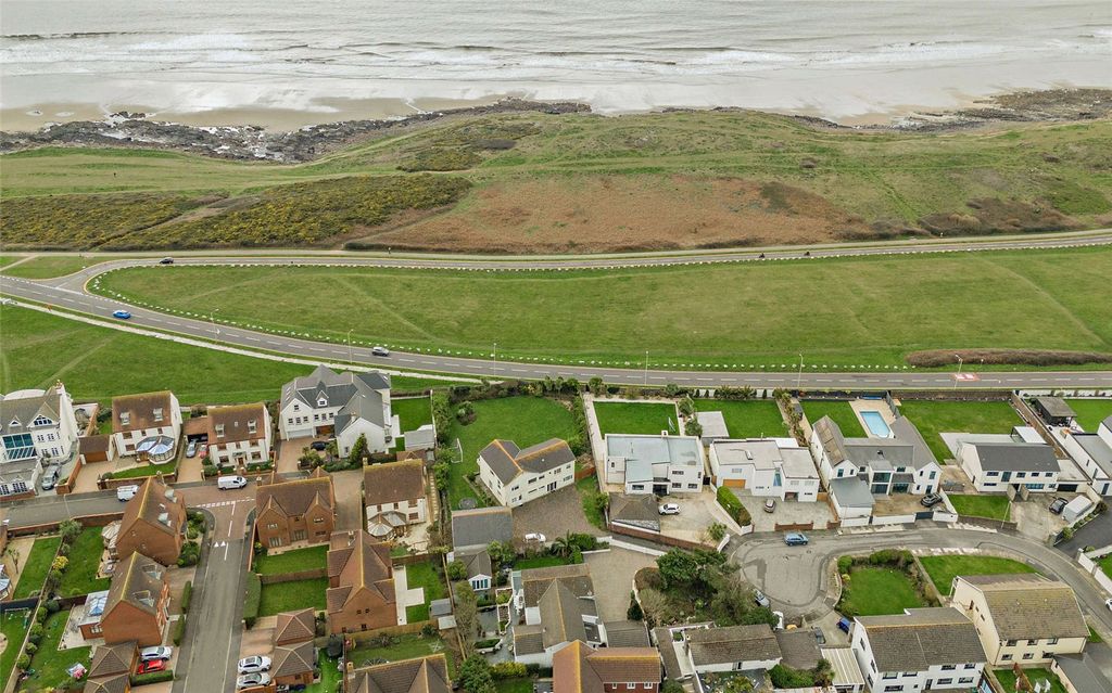 5 bed detached house for saleMallard Way, Porthcawl, Bridgend CF36