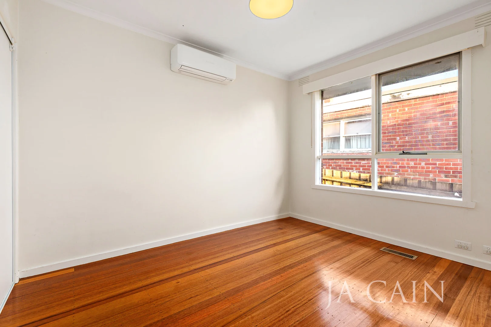 Additional image 8 of 2/6 Yeovil Road, Glen Iris VIC 3146