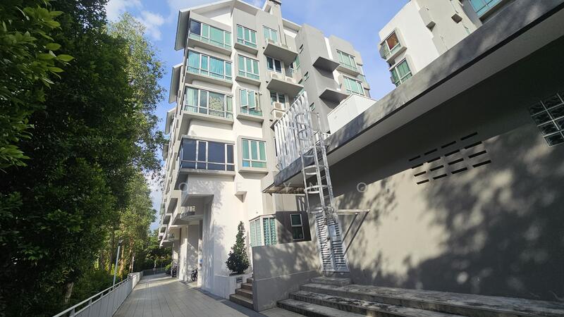 Additional image 17 of 12 Loyang Besar Close