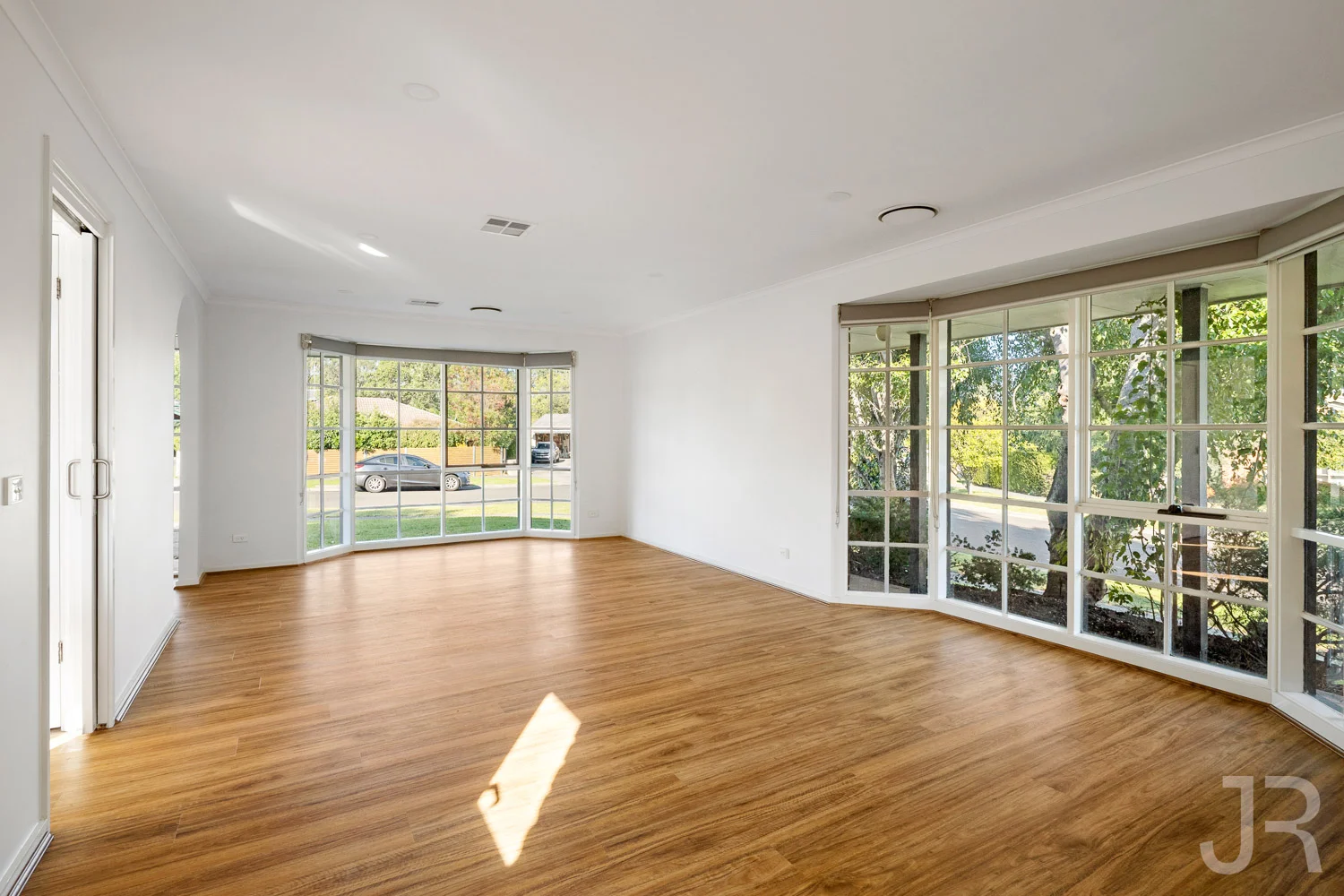 6 Escott Grove, Berwick VIC 3806 photo 4