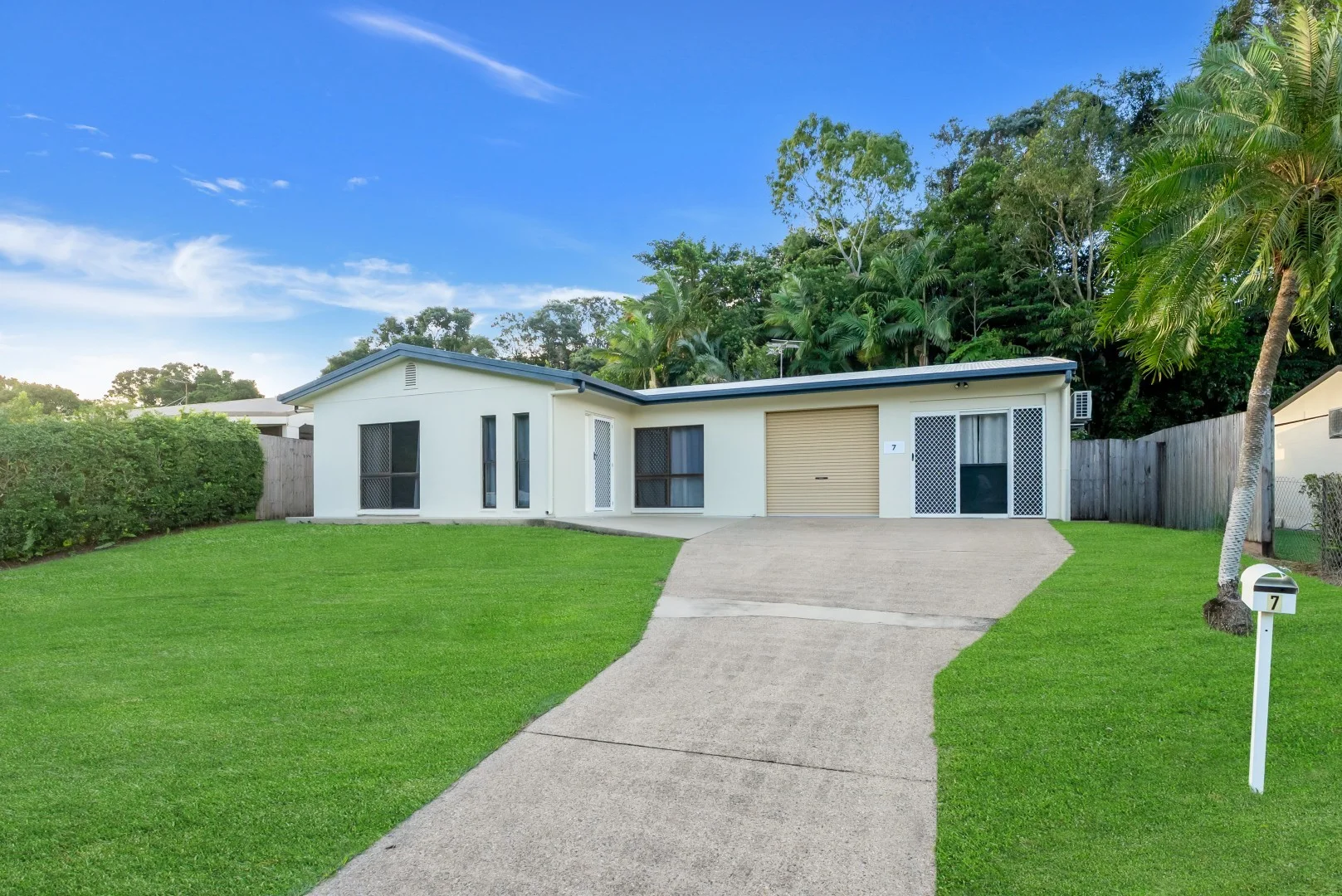 7 Garland Close, Kanimbla QLD 4870