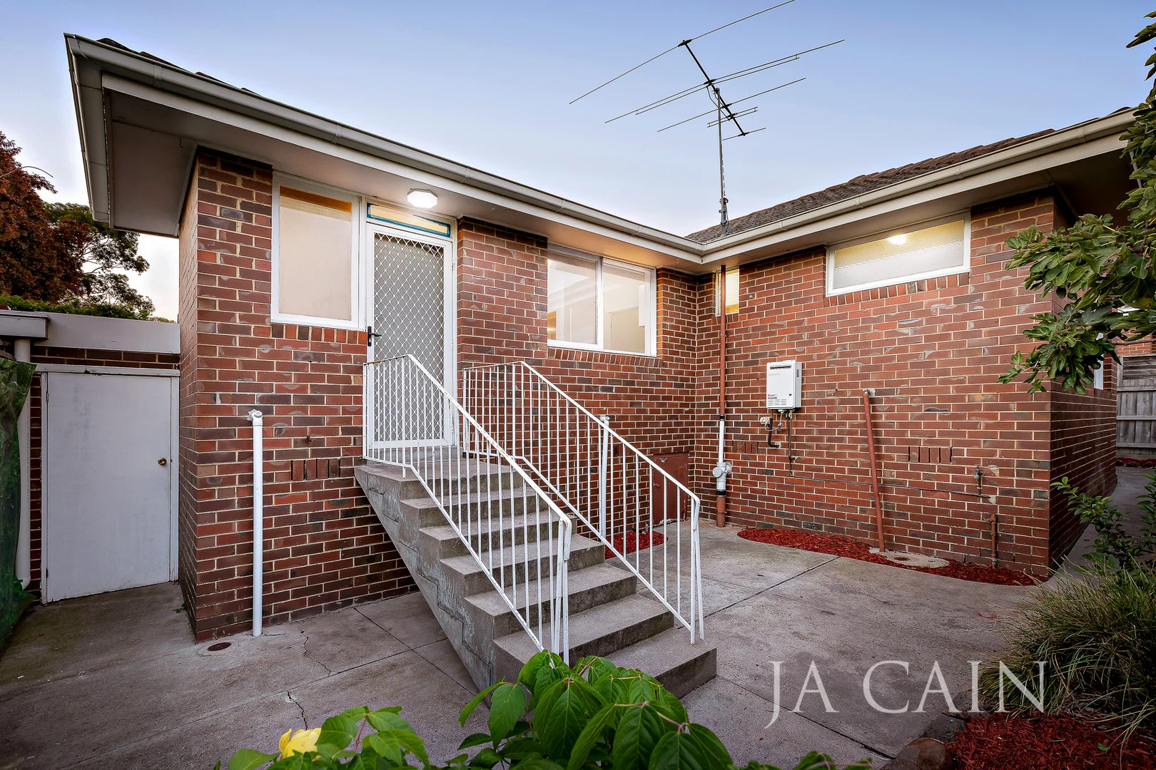 Additional image 10 of 2/6 Yeovil Road, Glen Iris VIC 3146