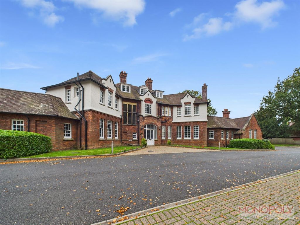 2 bed flat for saleRhosnesni Lane, Wrexham LL12