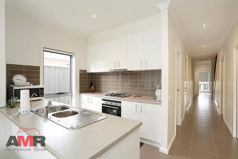 24A Billabong Cres, Tarneit VIC 3029 photo 3