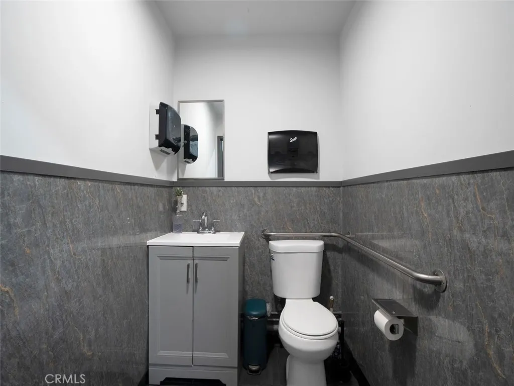 Additional image 38 of 135 W California Boulevard, Pasadena, CA 91105