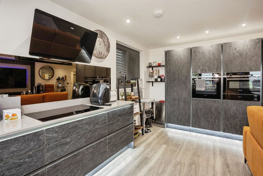 Additional image 4 of 2 bed flat for saleNicker Hill, Keyworth, Nottingham NG12