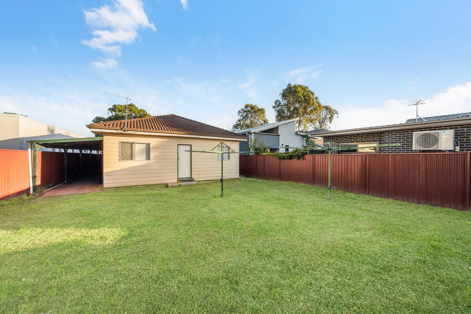42 Endeavour Road, Georges Hall NSW 2198