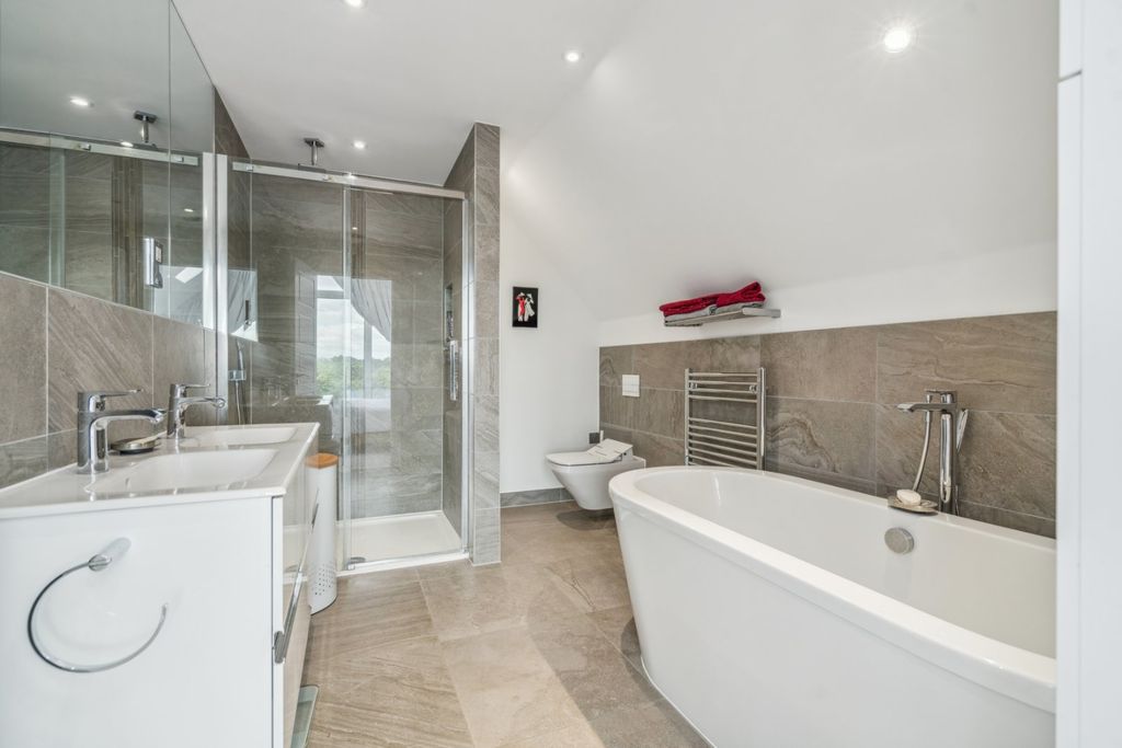 Additional image 17 of 3 bed flat for saleSouth Park Crescent, Gerrards Cross, Buckinghamshire SL9