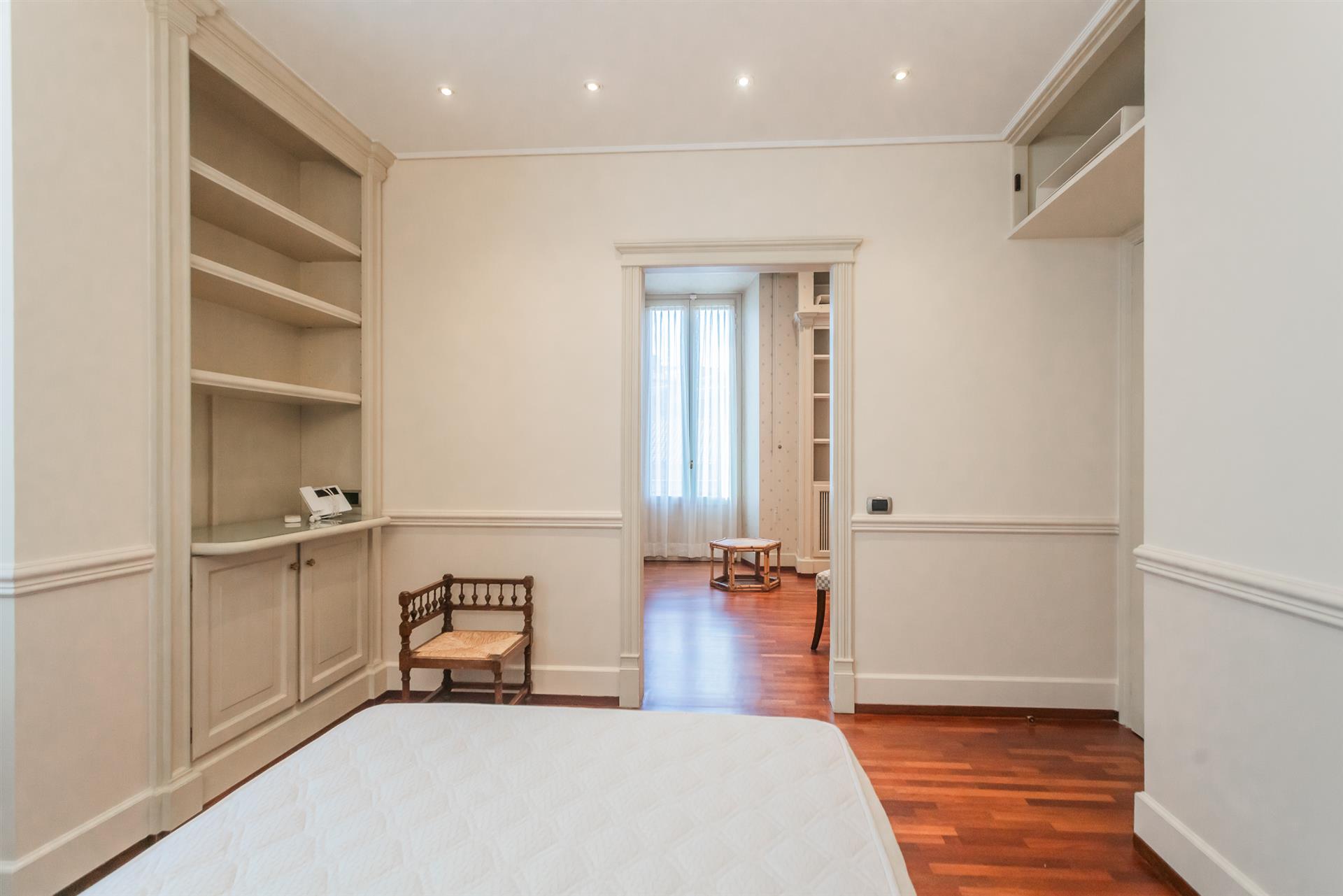 Additional image 8 of Varese