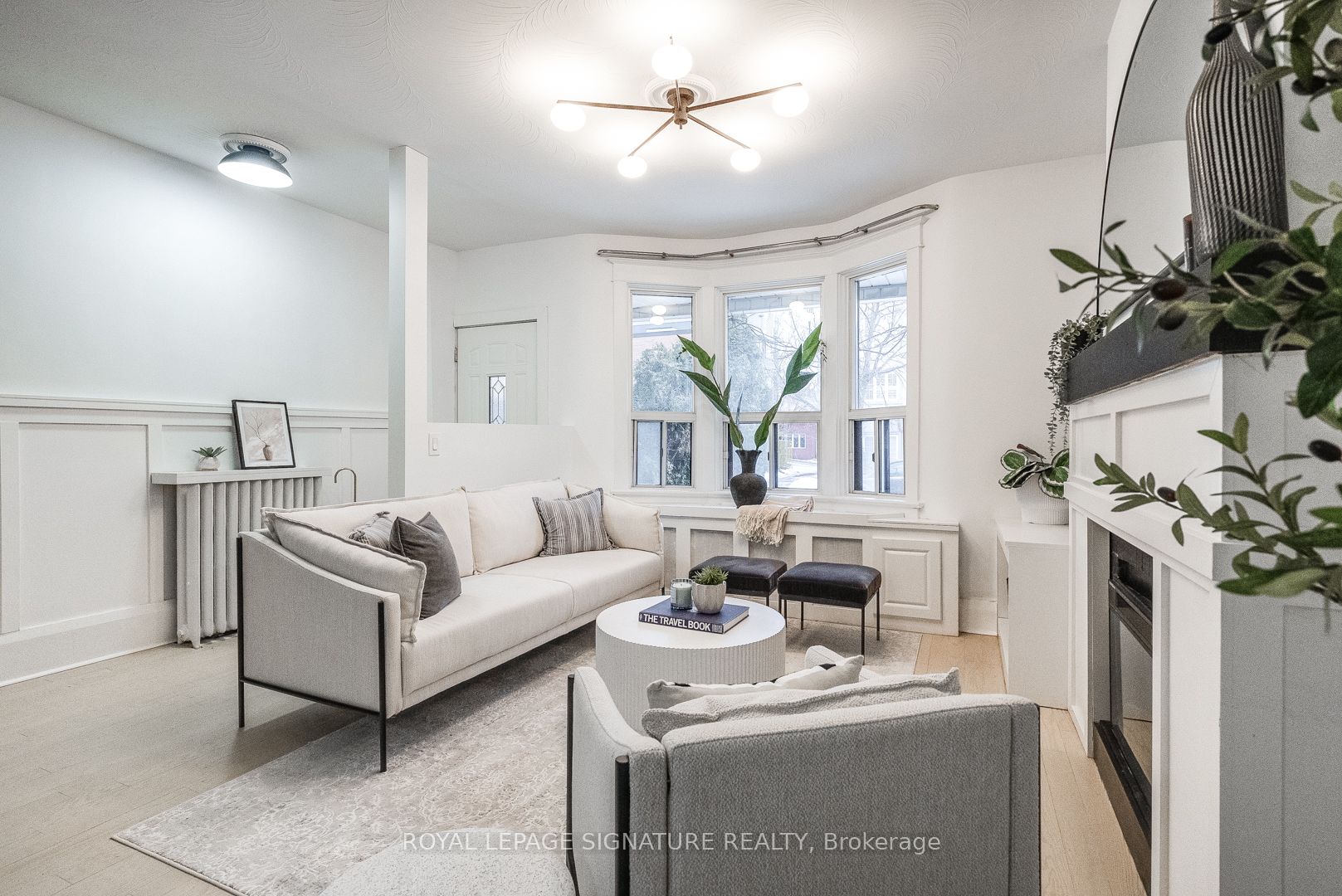Upper-216 Parkmount Road, Toronto, ON, M4J 4V6 photo 2