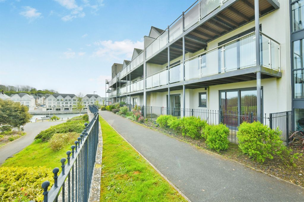 2 bed flat for saleCauseway View, Plymouth PL9