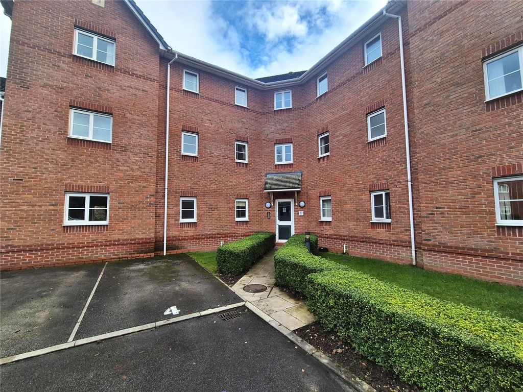 2 bed flat for salePendinas, Wrexham LL11
