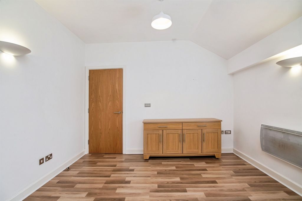 1 bed flat for saleWolverhampton Street, Walsall WS2 photo 5