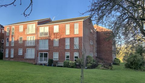 Roundhedge Way, Enfield EN2