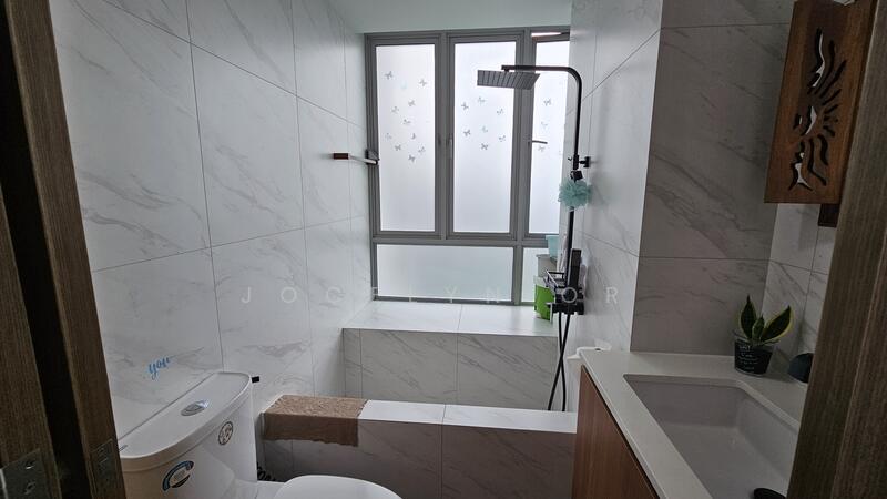 Additional image 16 of 12 Loyang Besar Close