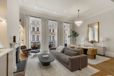 25 De Vere Gardens, London W8