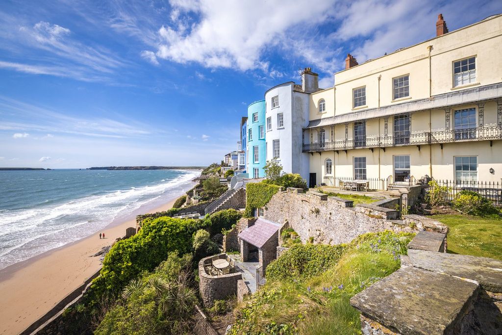 8 bed town house for saleSt Julian Street, Tenby SA70