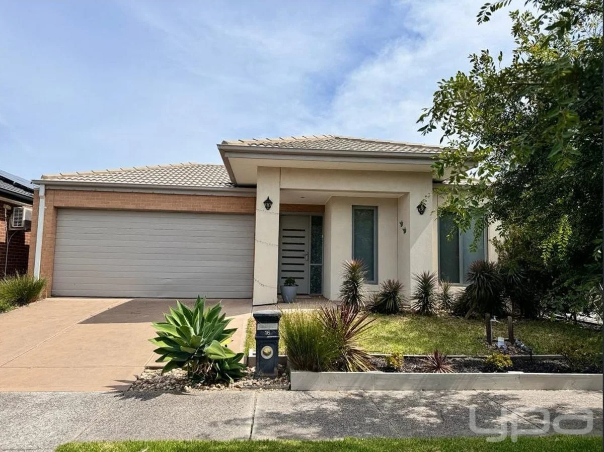 16 Calvert Place, Point Cook VIC 3030 photo 2