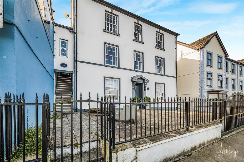 3 bed flat for saleMumbles Road, Mumbles, Swansea SA3