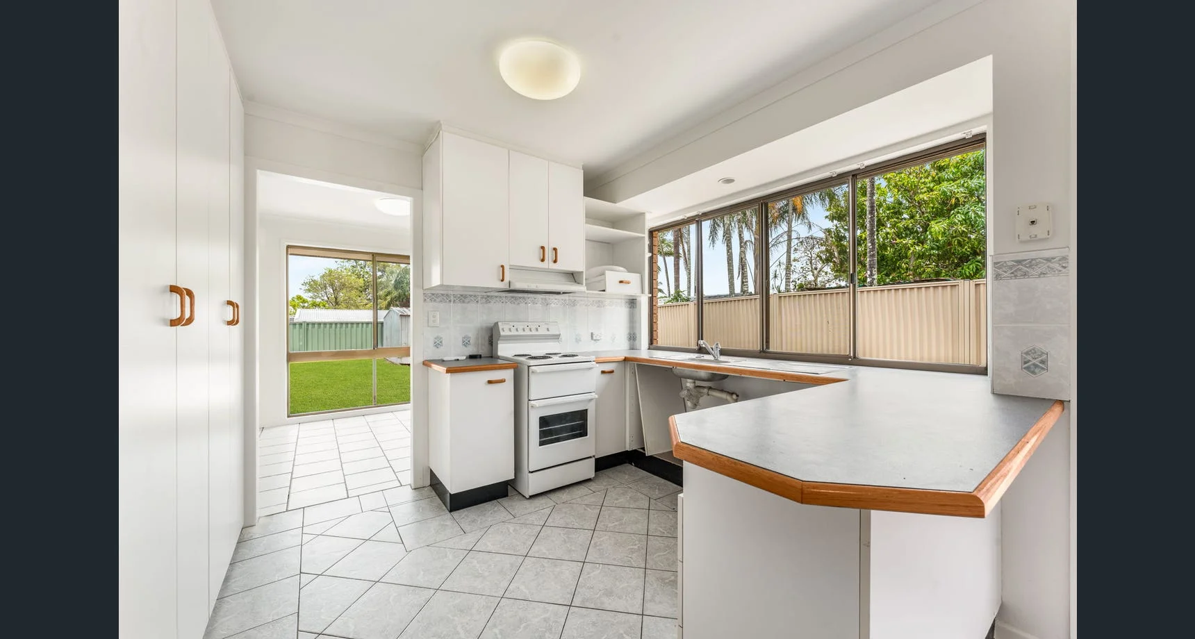 212 HERSES ROAD, Eagleby QLD 4207 photo 4