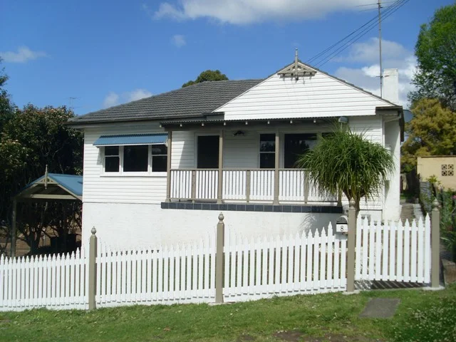 8a Payne Street, Mangerton NSW 2500