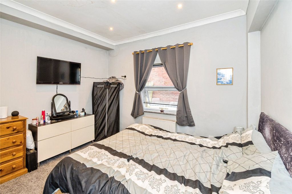 Additional image 7 of 4 bed flat for salePark Road, Freemantle, Southampton, Hampshire SO15