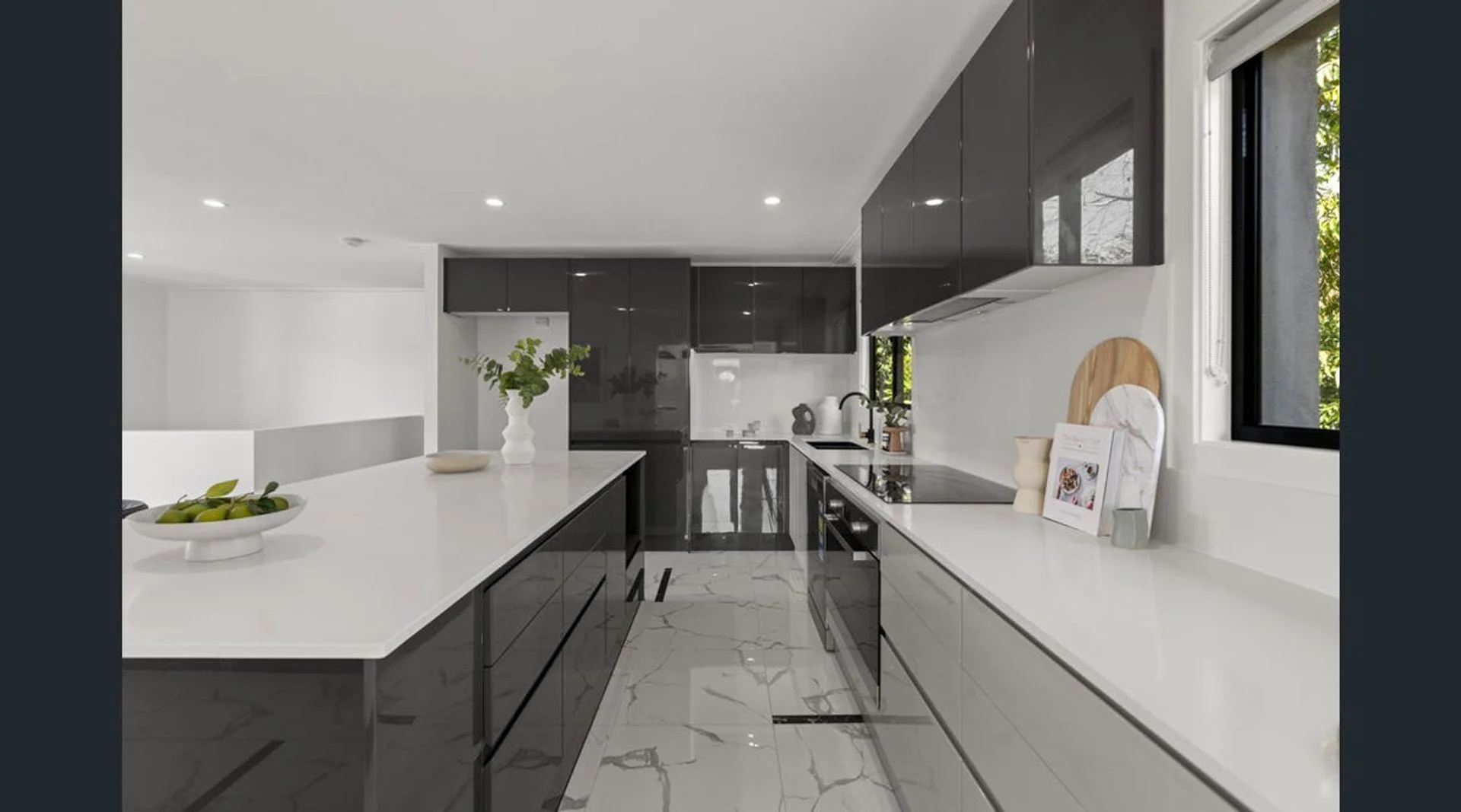 6 Upton Street, Bundall QLD 4217