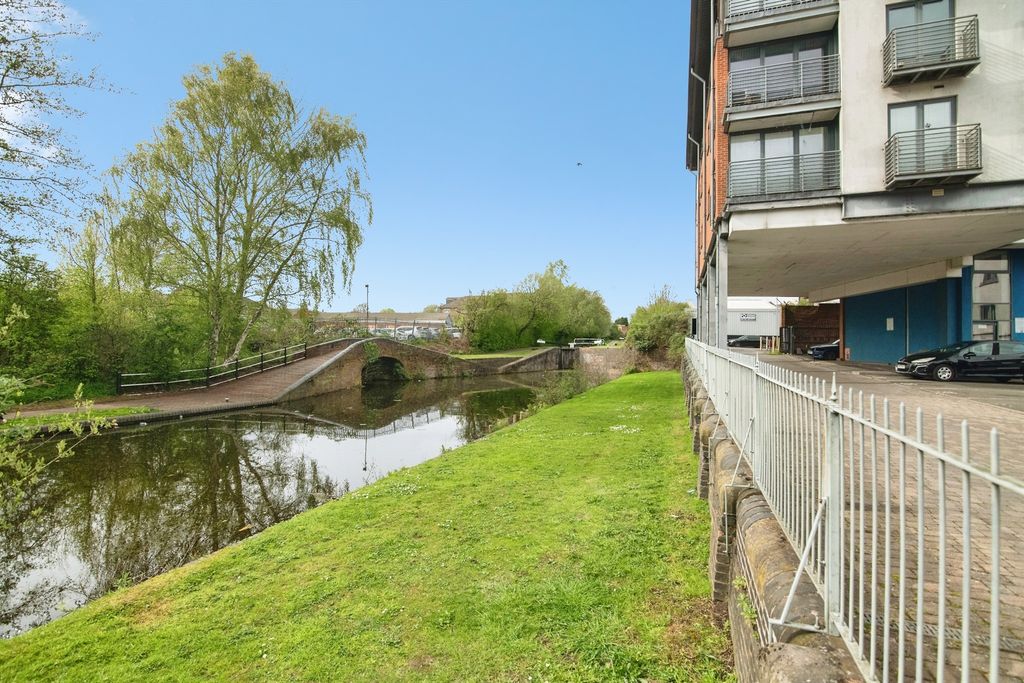 1 bed flat for saleWolverhampton Street, Walsall WS2 photo 2