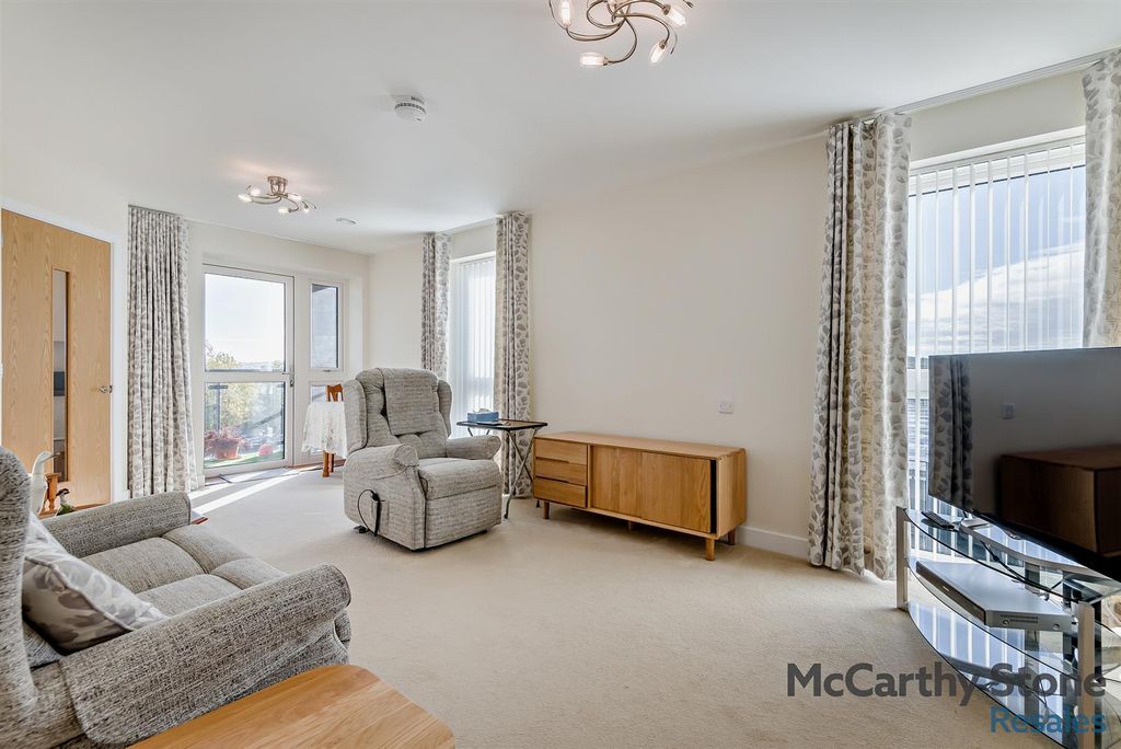 2 bed flat for saleGilbert Place, Lowry Way, Swindon, Wiltshire SN3 photo 2