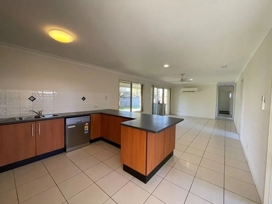 4 Summerhill Drv, Morayfield QLD 4506 photo 5