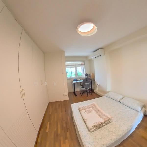 30A Holland Close photo 5