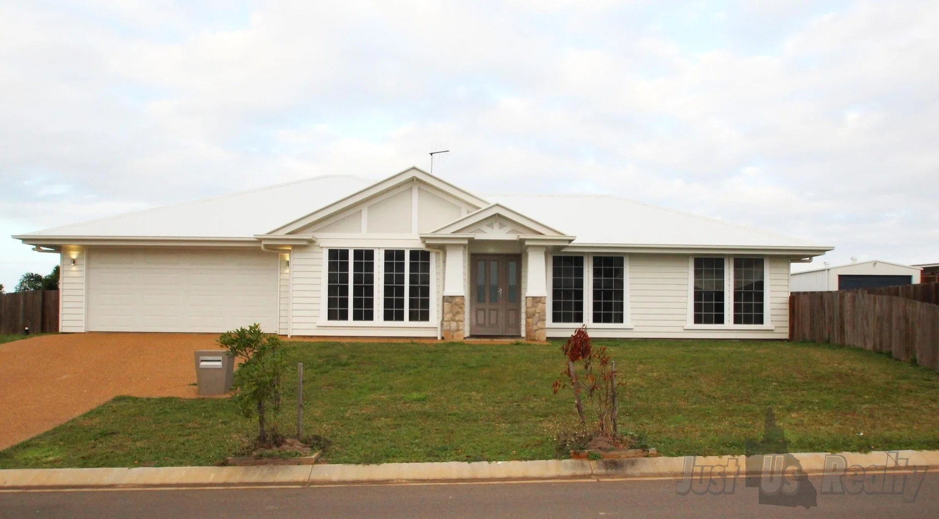 1 Bowerbird Court, Branyan QLD 4670