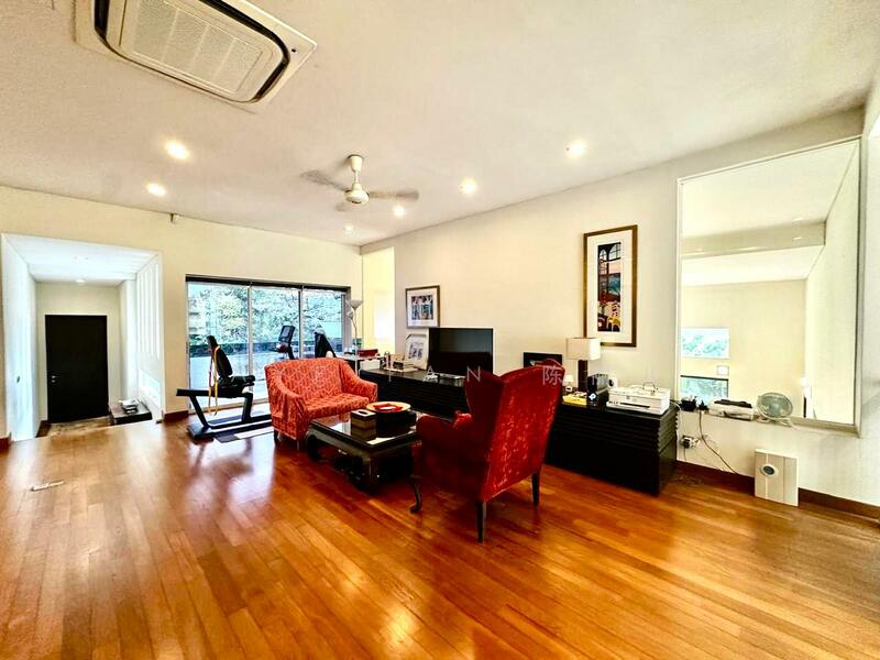 PRIME LOCATION EXCLUSIVE photo 3