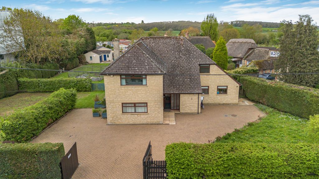 5 bed detached house for saleEynsham Road, Botley OX2