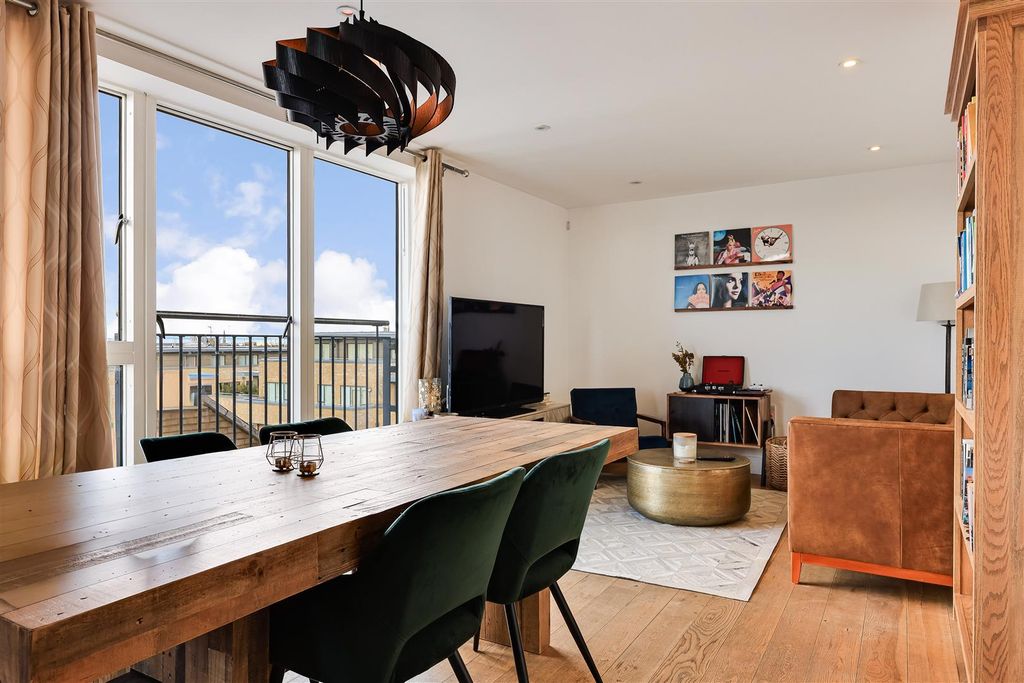 2 bed flat for saleKingsley Walk, Cambridge CB5 photo 3