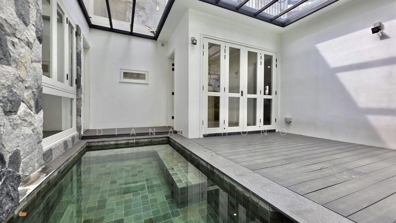 Newly Renovated 4 Bedroom Bungalow at King Albert Park photo 5