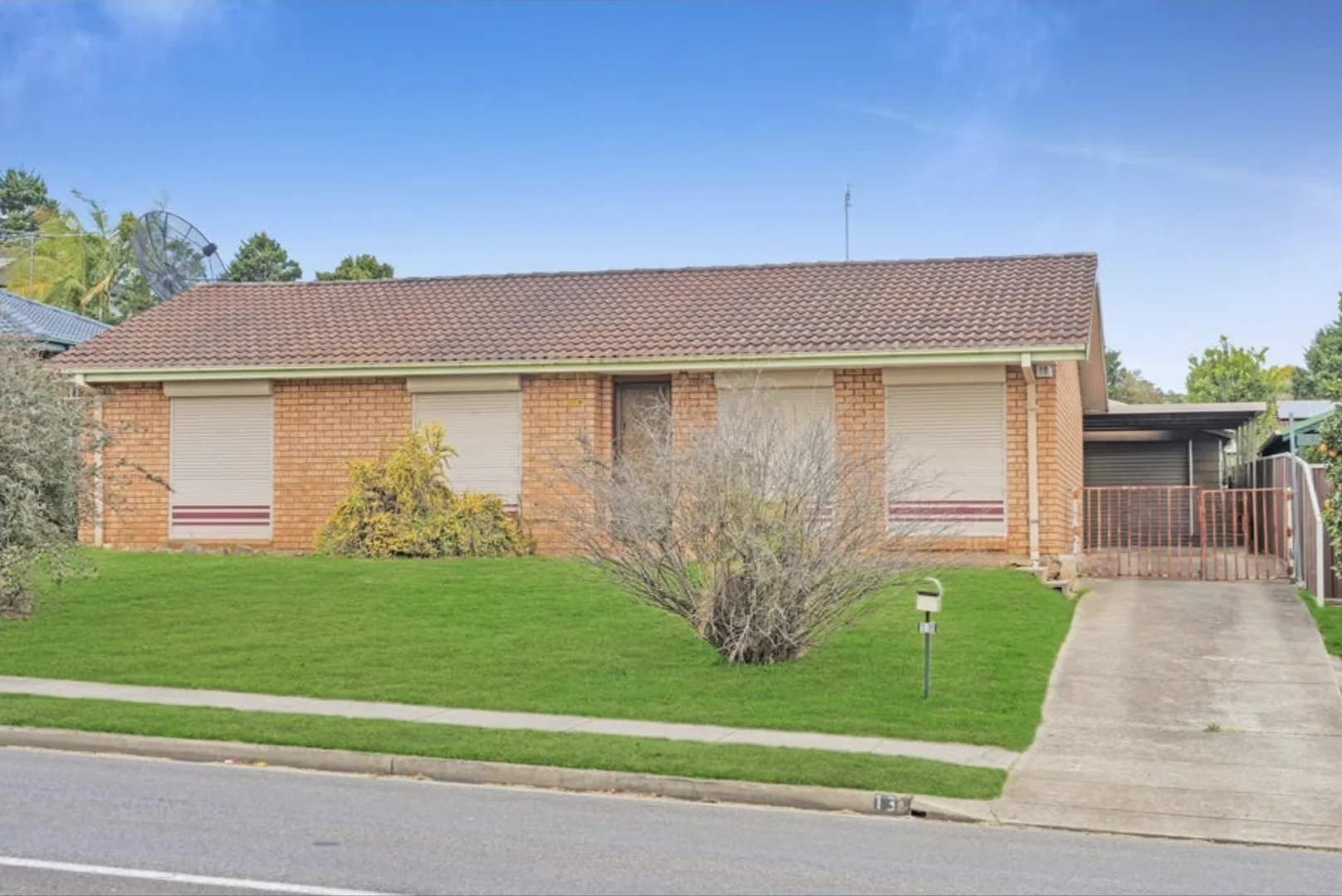 13 Fitzgibbon Lane, Rosemeadow NSW 2560