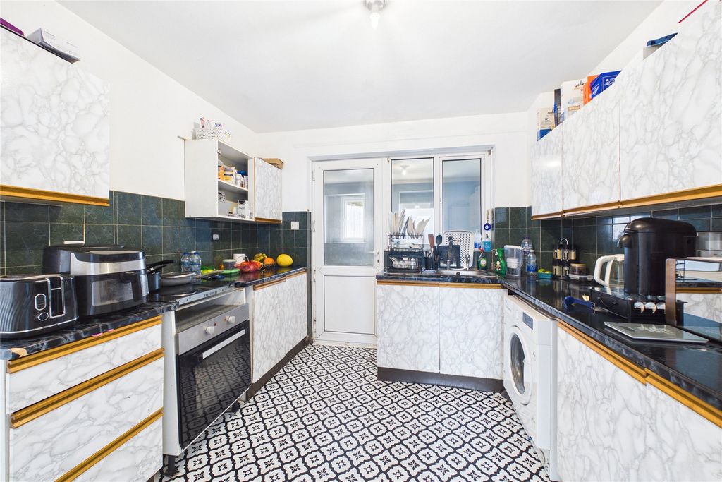 Additional image 4 of 3 bed semi-detached house for saleNorcot Road, Tilehurst, Reading, Berkshire RG30