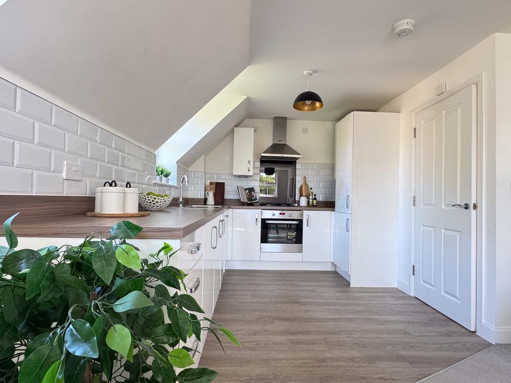 Additional image 2 of 2 bed flat for saleHutton Close, Newbury RG14