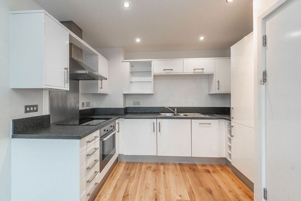 2 bed flat for salePorter Brook House, Ecclesall Road S11 photo 3