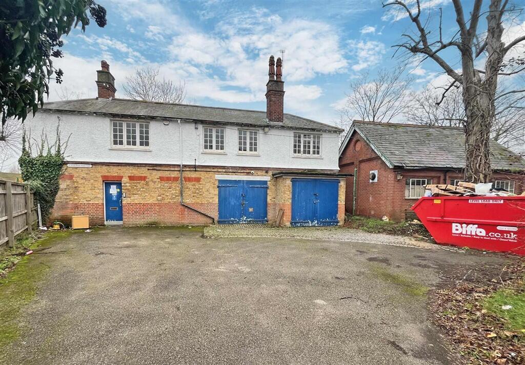St. Albans Road East, HATFIELD