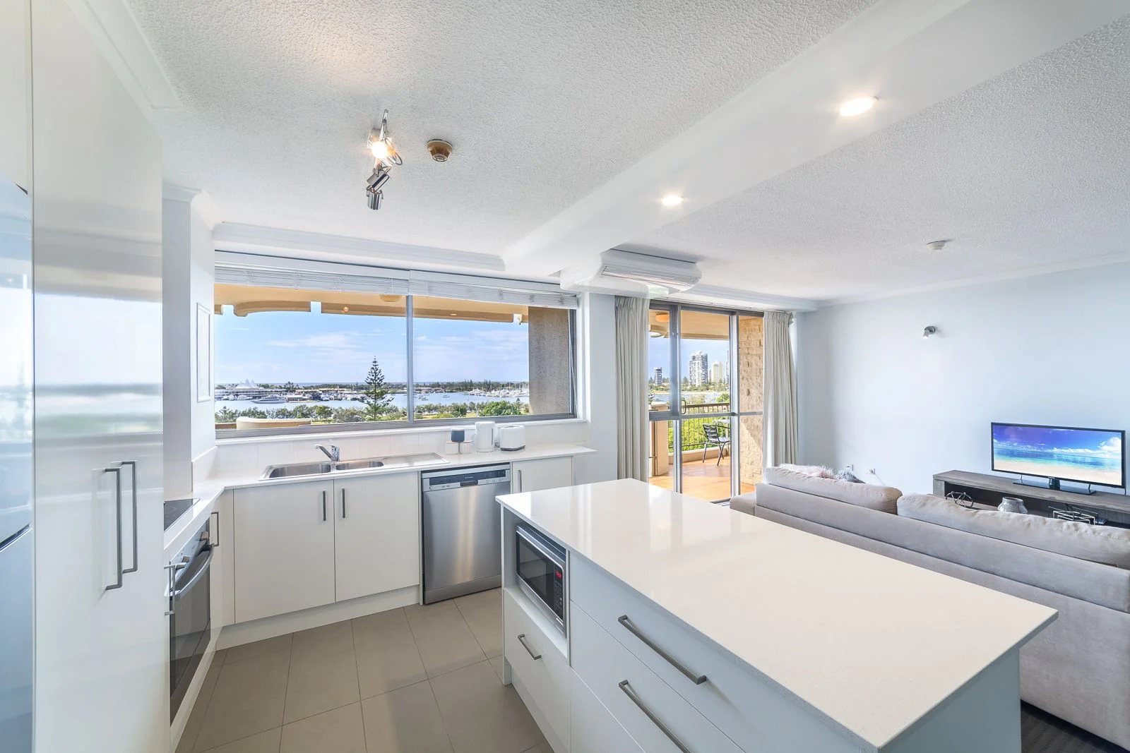 Additional image 7 of ID:21174057/10 Marine Parade, Southport QLD 4215