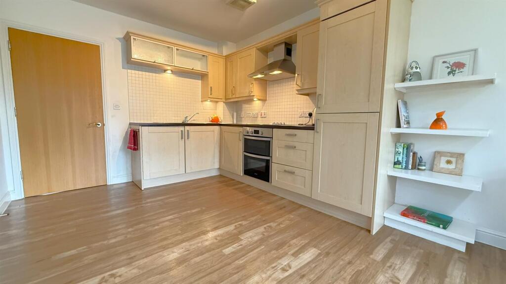 Additional image 7 of 28 Griffin Close, Northfield, Birmingham