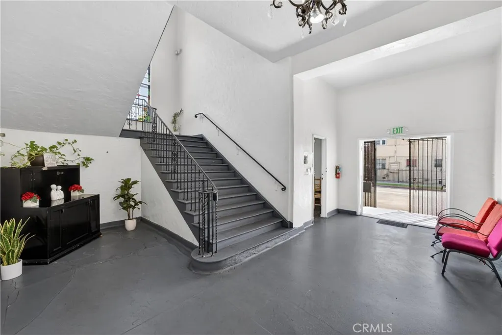 Additional image 50 of 7101 Menlo Ave, Los Angeles, CA 90044