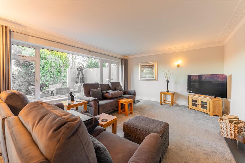 4 bed detached house for saleStoneleigh Close, Stoneleigh CV1 photo 5