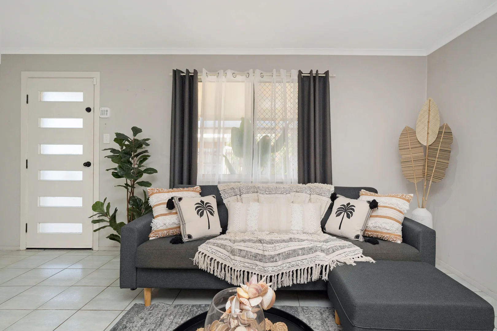 8 Josephine Crescent, Rasmussen QLD 4815 photo 4